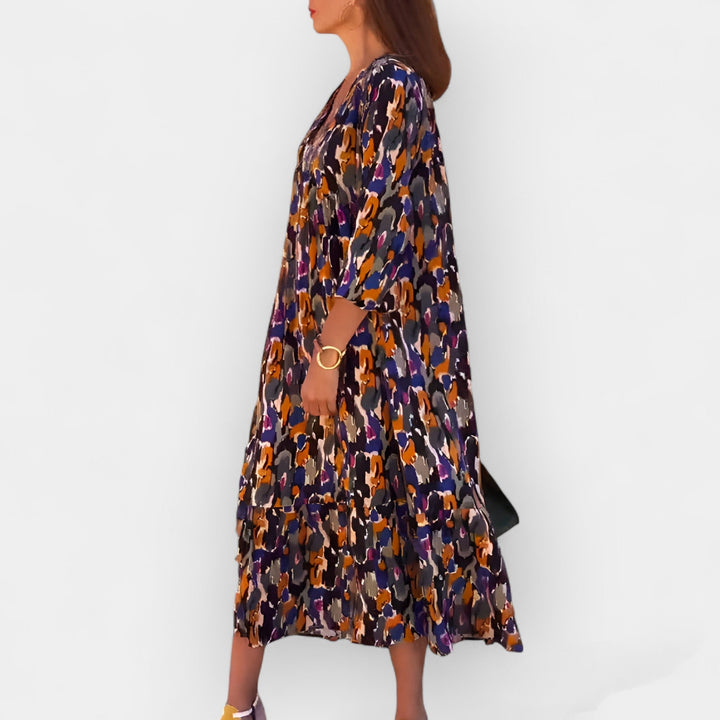 Dress with V Neckline and Retro Design